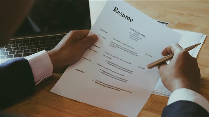 Dicas para fazer um currículo de destaque: informações essenciais