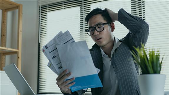 Atitudes que levam ao endividamento empresarial e como evitá-las